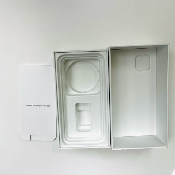 Empty Apple Green IPhone 11 Box - Picture 5 of 5